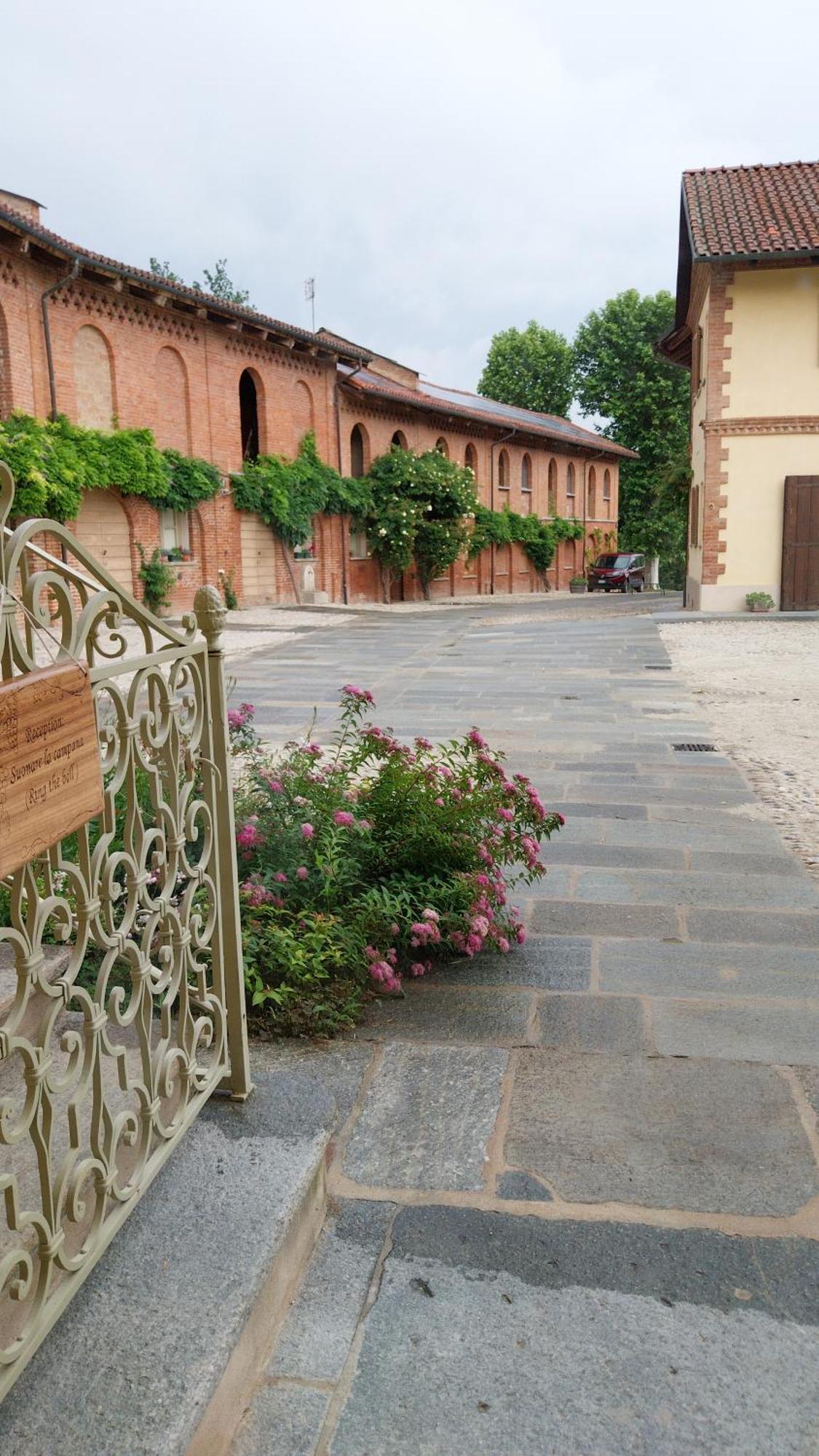 Tenuta Montanello B&B Кастільйоне-Фаллетто Екстер'єр фото