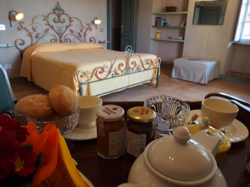 Tenuta Montanello B&B Кастільйоне-Фаллетто Екстер'єр фото